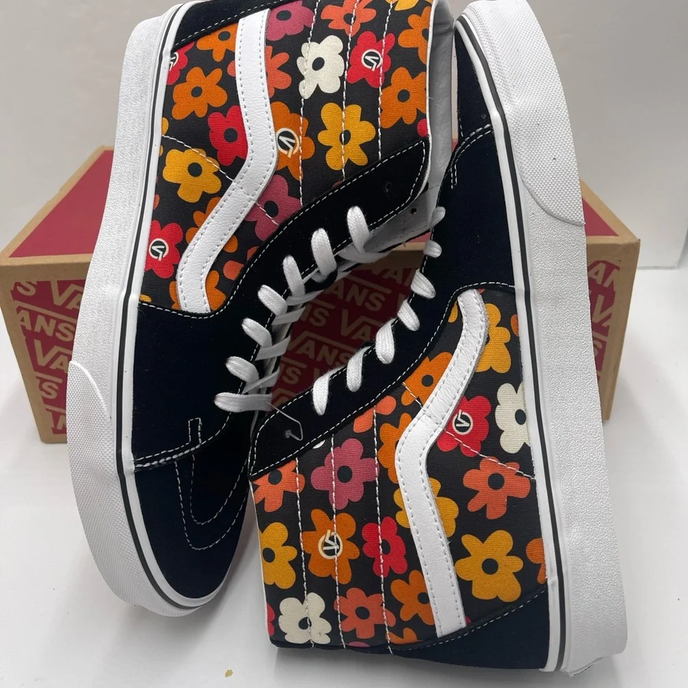 Vans Men's Sk8-Hi
Flower Black/Multi Sneakers
VN000D5|BML
Floral High-Top - Picture 10 of 16